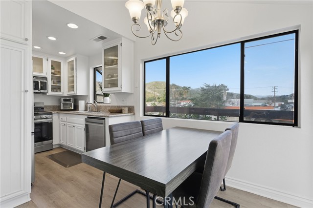 Detail Gallery Image 4 of 31 For 28031 Sarabande, Canyon Country,  CA 91387 - 3 Beds | 2 Baths