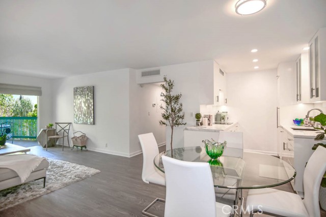 Detail Gallery Image 6 of 40 For 424 N Bellflower Bld #217,  Long Beach,  CA 90814 - 1 Beds | 1 Baths