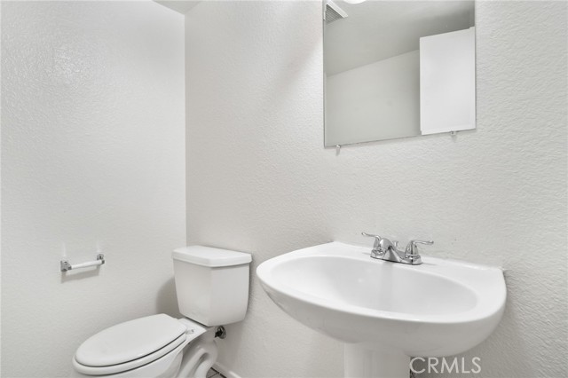 Detail Gallery Image 14 of 31 For 15642 Coventry Ln, Fontana,  CA 92337 - 3 Beds | 2/1 Baths