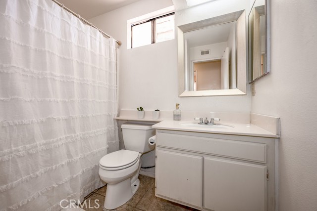 Detail Gallery Image 21 of 37 For 29322 Gary Dr, Canyon Country,  CA 91387 - 4 Beds | 2/1 Baths