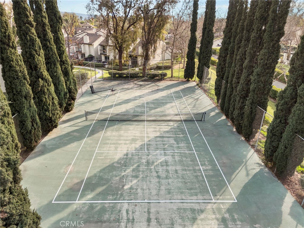 https://media.crmls.org/medias/f1cd947c-7e08-424b-9b46-2d1578625d99.jpg?preset=X-Large