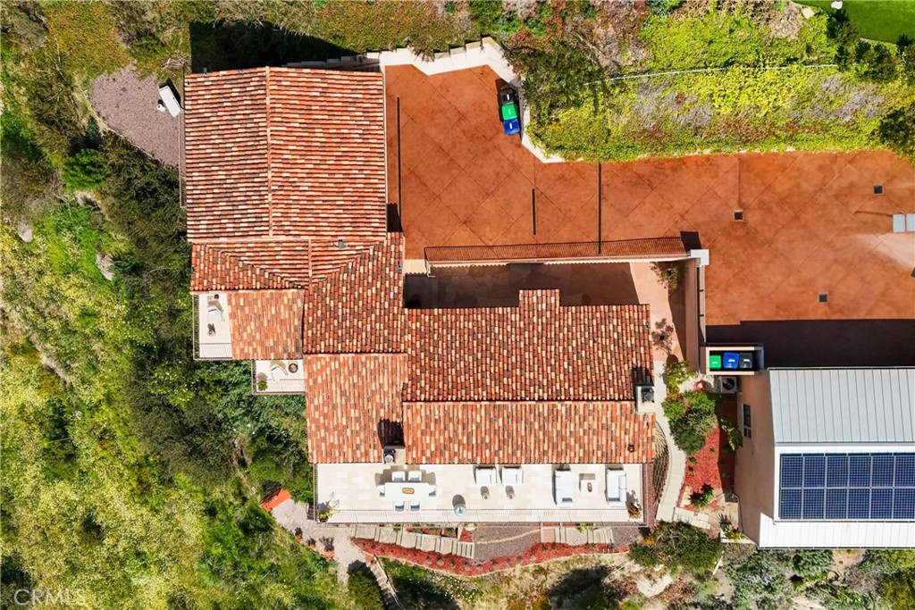 https://media.crmls.org/medias/f1cda74e-0cf0-477b-b489-c81fe10e3056.jpg?preset=X-Large