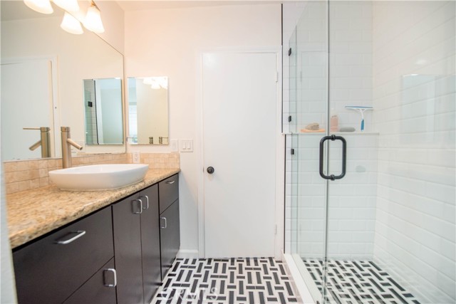 611 S La Veta Park Circle, Orange CA: https://media.crmls.org/medias/f1ce2272-935d-487f-8958-2b658e4058ce.jpg