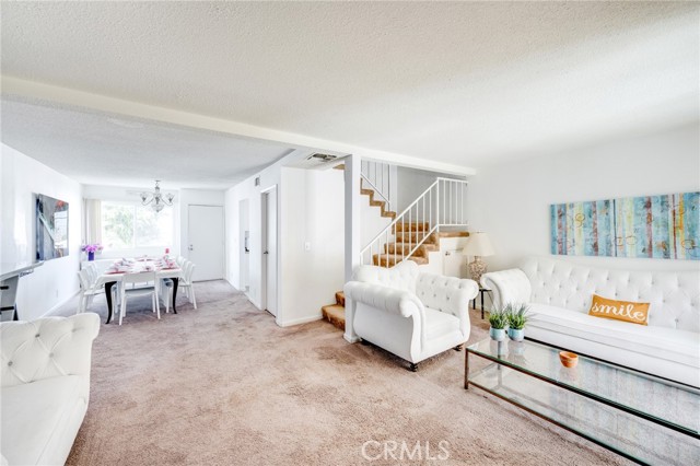 10260 Plainview Avenue, 11 photo 3