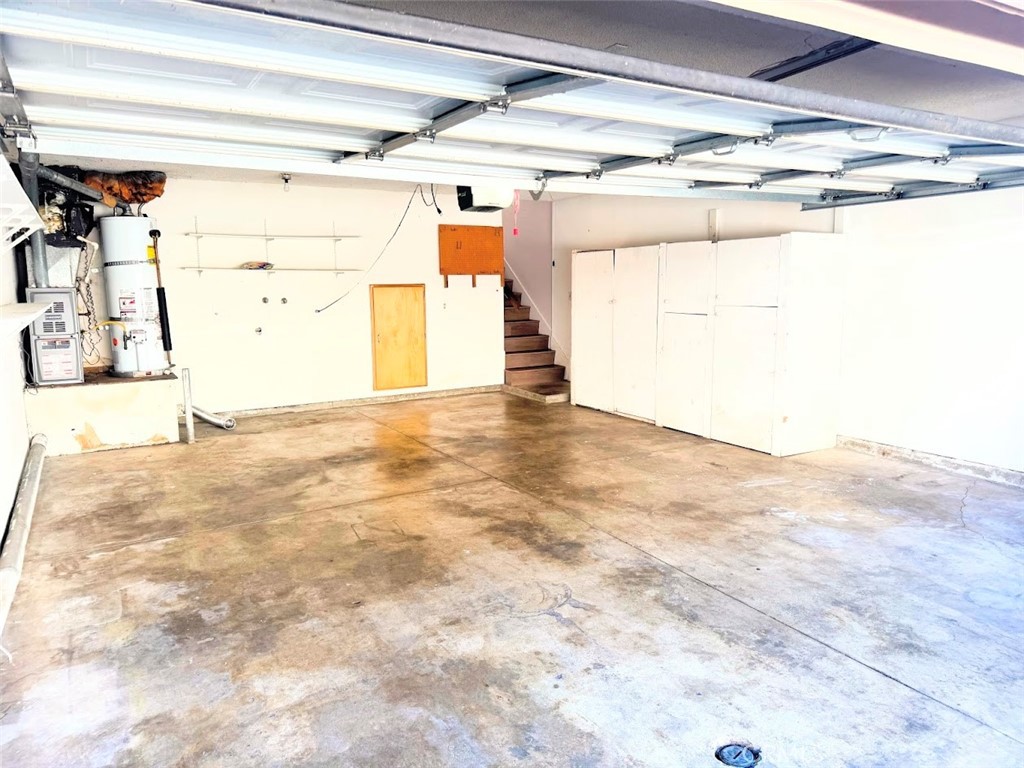 https://media.crmls.org/medias/f1cee7ea-305c-4f30-8eae-d6a9a7a04eda.jpg?preset=X-Large