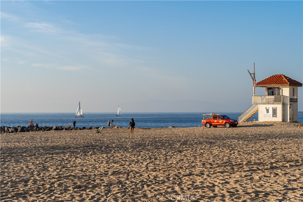 https://media.crmls.org/medias/f1cf6125-bac2-4657-a480-304b487843e2.jpg?preset=X-Large