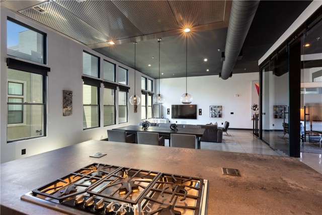 Detail Gallery Image 5 of 17 For 238 N Bush, Santa Ana,  CA 92701 - 2 Beds | 2 Baths