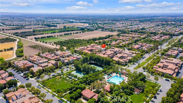 66 Full Moon, Irvine CA: https://media.crmls.org/medias/f1d0b131-704e-4912-88cc-15e01c8d9cfc.jpg