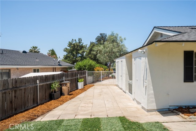 221 Wiley Court, Claremont CA: https://media.crmls.org/medias/f1d0e58d-74f6-4de2-b8d2-2284cf796826.jpg