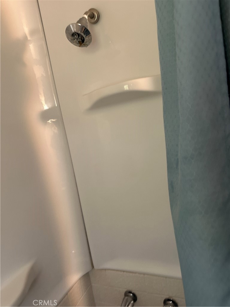 https://media.crmls.org/medias/f1d1730f-49e9-4891-a509-4f3739f6e817.jpg?preset=X-Large