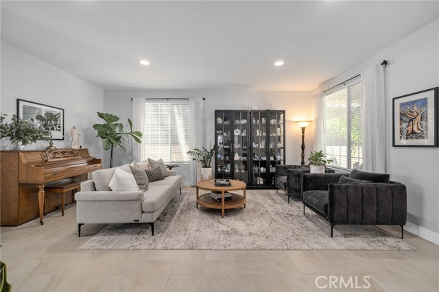 Detail Gallery Image 5 of 54 For 20188 Layton St, Corona,  CA 92881 - 5 Beds | 3 Baths