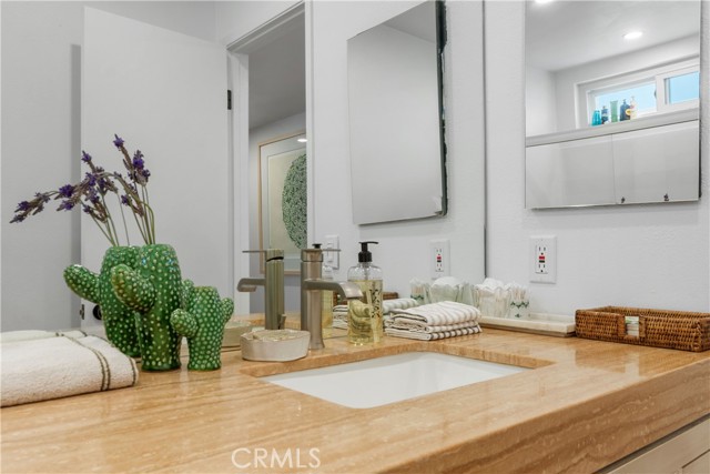 304 Larkspur Avenue, Corona del Mar CA: https://media.crmls.org/medias/f1d18a99-2e91-4c49-a851-9fc2cde47280.jpg