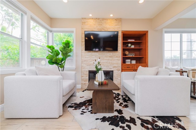 56 Egret Lane, Aliso Viejo CA: https://media.crmls.org/medias/f1d20754-ed55-4804-b399-1e7ca6b9e5dd.jpg