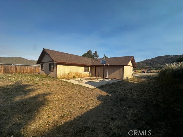 30001 Caddy Lane, Tehachapi CA: https://media.crmls.org/medias/f1d24434-518a-43f5-b88f-195fa097862c.jpg