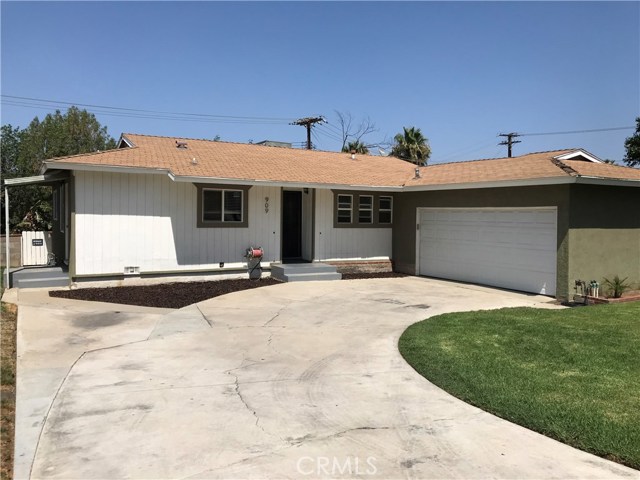 909 W Olive St, Corona, CA 92882