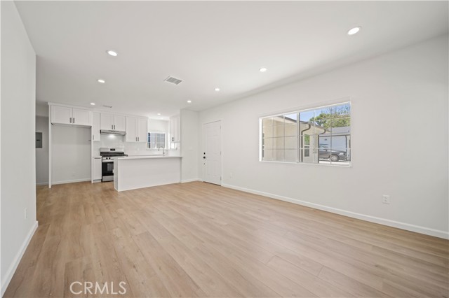 Detail Gallery Image 4 of 24 For 252 W Tujunga #102,  Burbank,  CA 91502 - 3 Beds | 2 Baths