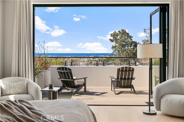 Detail Gallery Image 14 of 40 For 2212 Cliff Dr, Newport Beach,  CA 92663 - 5 Beds | 5/1 Baths