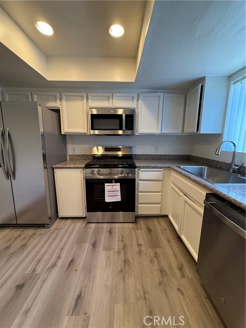 Detail Gallery Image 6 of 17 For 5250 Colodny Dr #17,  Agoura Hills,  CA 91301 - 2 Beds | 2/1 Baths