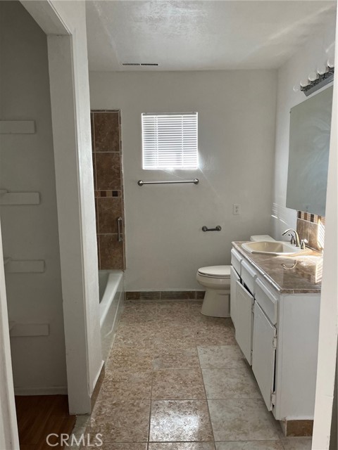 Hall bathroom 1