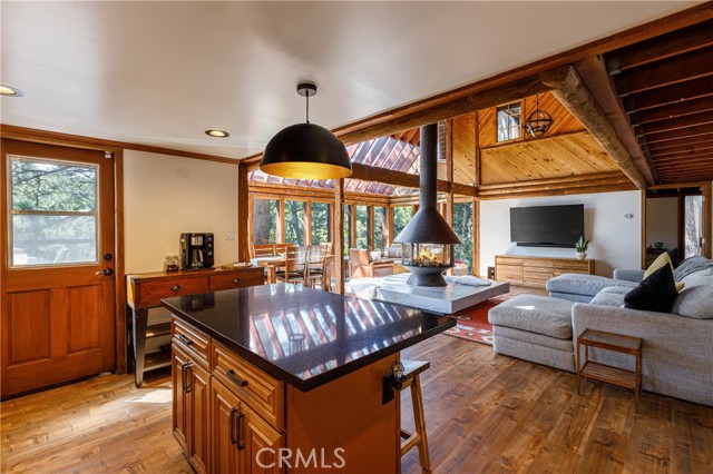 1370 Calgary Drive, Lake Arrowhead CA: https://media.crmls.org/medias/f1d59a7b-ef66-4b9b-9bb2-d60d7465fa0e.jpg