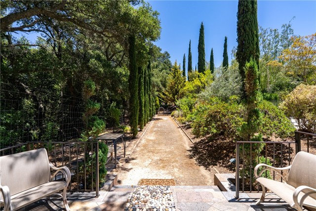 5405 Vineyard Drive, Paso Robles CA: https://media.crmls.org/medias/f1d5a939-e1d5-42e5-a334-bc6ee8a06a53.jpg