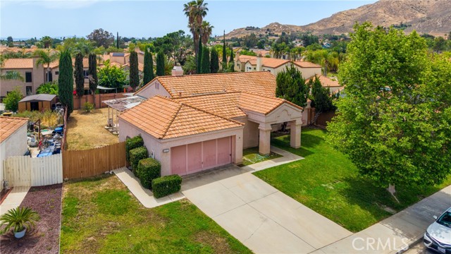 23573 Lake Valley Drive, Moreno Valley CA: https://media.crmls.org/medias/f1d6a677-c31e-4e1d-a53f-91965a473151.jpg