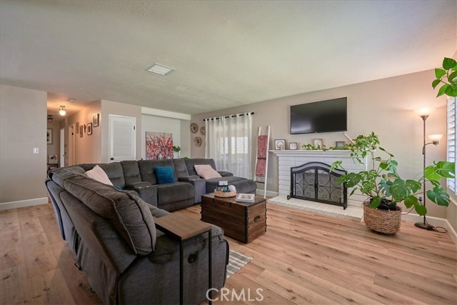 Detail Gallery Image 6 of 34 For 2019 Newton Dr, Corona,  CA 92882 - 3 Beds | 2 Baths