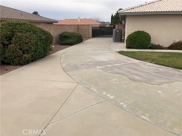 Detail Gallery Image 7 of 32 For 12563 Sarsi Ct, Apple Valley,  CA 92308 - 4 Beds | 3 Baths