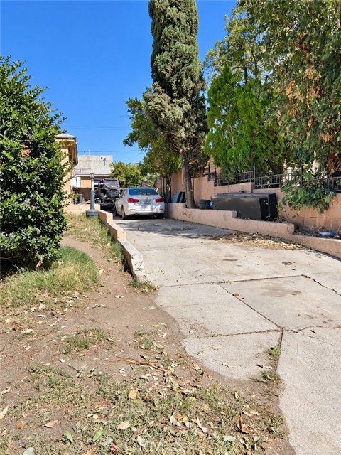 8536 Cayuga Avenue photo 2