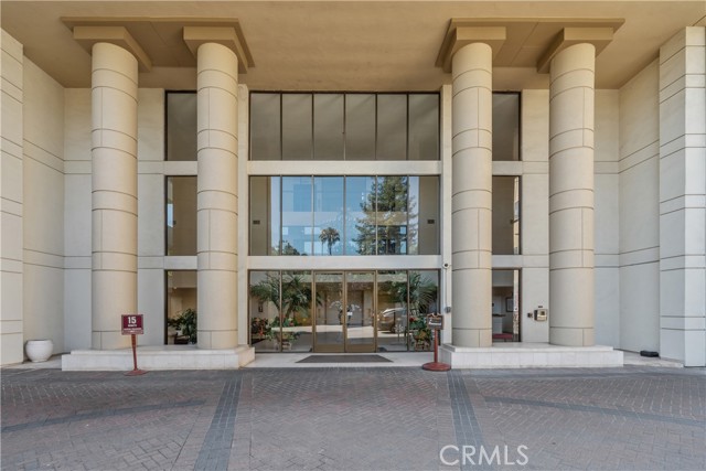 4949 Genesta Avenue, Encino CA: https://media.crmls.org/medias/f1d93ca8-b0a9-4340-aa36-af2be5e3245c.jpg