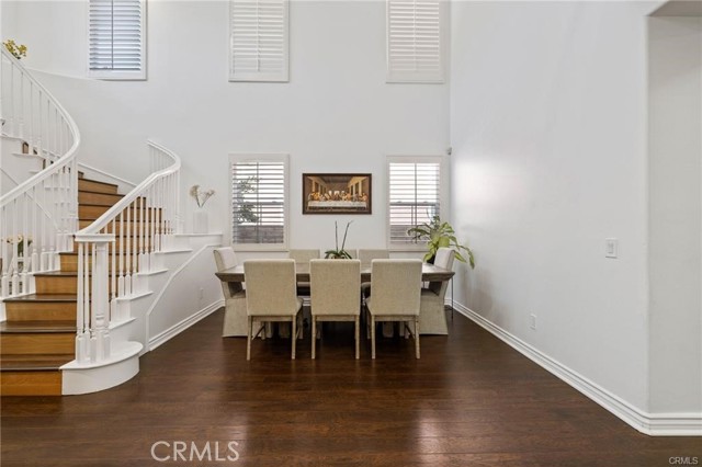 Detail Gallery Image 7 of 61 For 19924 via Joyce Dr, Saugus,  CA 91350 - 5 Beds | 3 Baths