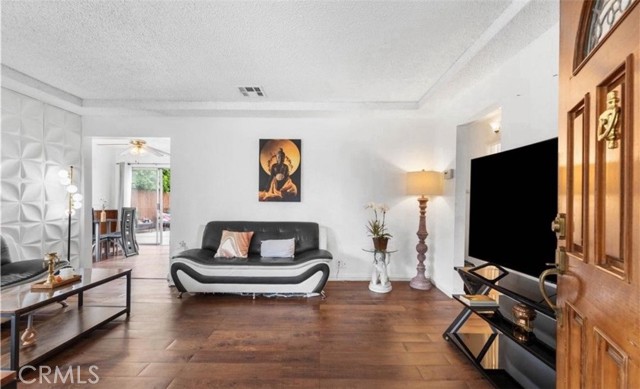 7327 N Loma Verde Avenue, Canoga Park CA: https://media.crmls.org/medias/f1d9f8ab-0e5b-4c3e-8aa5-55e3852075ef.jpg