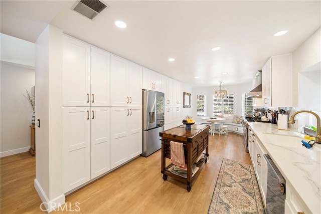 Detail Gallery Image 11 of 67 For 24224 Creekside Dr, Newhall,  CA 91321 - 5 Beds | 3 Baths