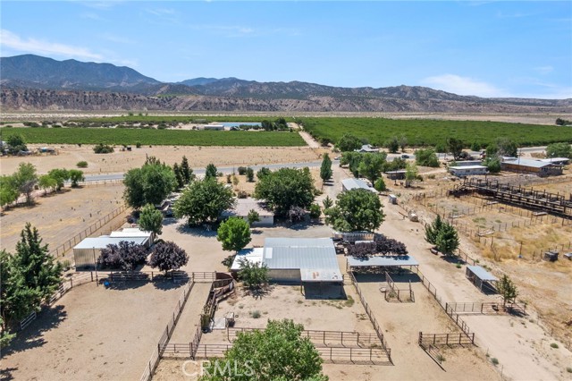 4333 Highway 33, New Cuyama CA: https://media.crmls.org/medias/f1da6231-9f92-4094-8949-e930130eb900.jpg