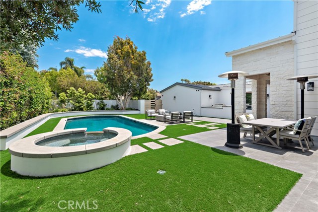 Detail Gallery Image 18 of 40 For 2507 Alta Vista Dr, Newport Beach,  CA 92660 - 5 Beds | 4/1 Baths