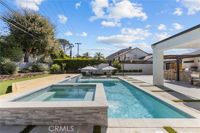 240 W Gainsborough Road, Thousand Oaks CA: https://media.crmls.org/medias/f1dacb04-4d81-4399-9f3e-86582e0768bb.jpg