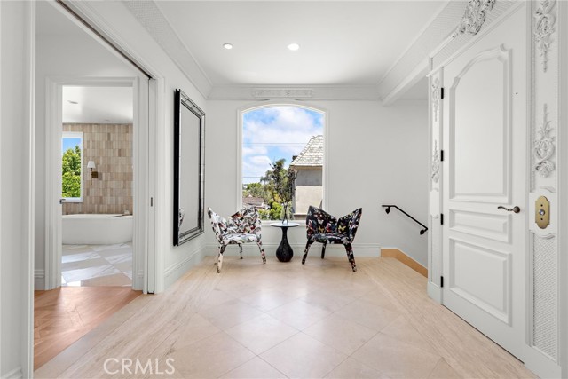 Detail Gallery Image 31 of 75 For 530 Kings Rd, Newport Beach,  CA 92663 - 5 Beds | 4/3 Baths