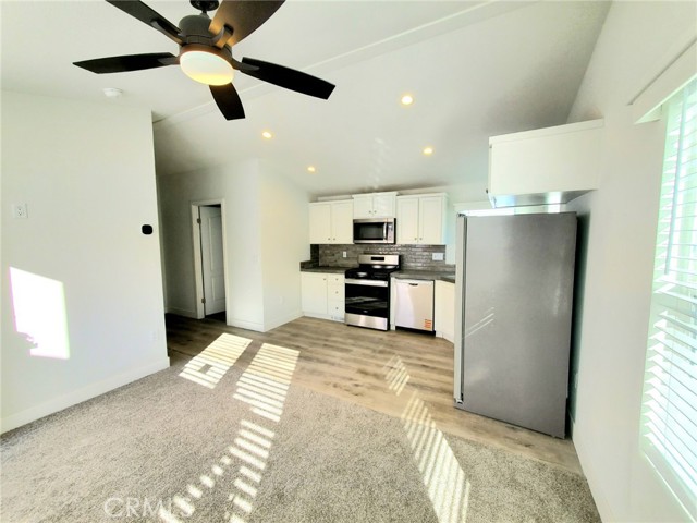 Detail Gallery Image 5 of 14 For 8100 Foothill Bld #3,  Sunland,  CA 91040 - 2 Beds | 1 Baths
