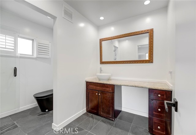 Detail Gallery Image 38 of 75 For 21905 Stanwell St, Chatsworth,  CA 91311 - 5 Beds | 3/2 Baths