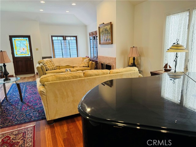 87 Rivo Alto Canal, Long Beach CA: https://media.crmls.org/medias/f1dd59db-385e-43a9-b2f3-cac4d1de227f.jpg