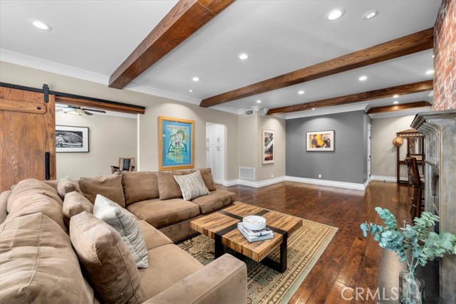 Detail Gallery Image 10 of 52 For 1167 Roxbury Dr #103,  Los Angeles,  CA 90035 - 2 Beds | 4/1 Baths