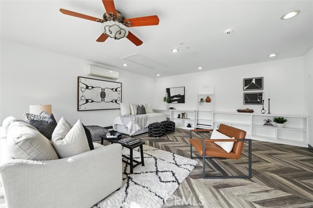 535 Panama Avenue, Long Beach CA: https://media.crmls.org/medias/f1de5add-a717-46c5-9485-8e3c3bc0cda9.jpg