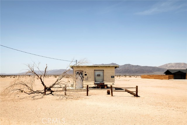 84328 Amboy Road, 29 Palms CA: https://media.crmls.org/medias/f1de5be9-6b3d-4495-b4f2-b361d04df159.jpg