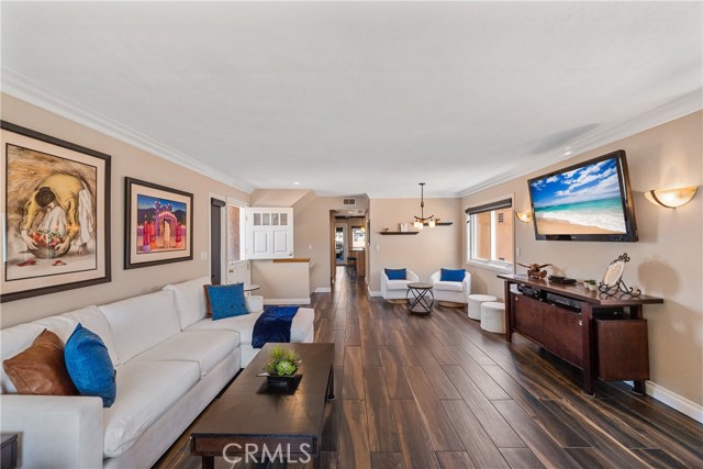 708 Main Street, Huntington Beach CA: https://media.crmls.org/medias/f1de6c3f-6ad3-4589-902b-4c02678d97c9.jpg