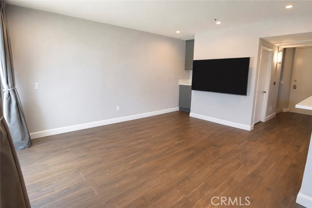 5350 White Oak Avenue, 105 photo 12