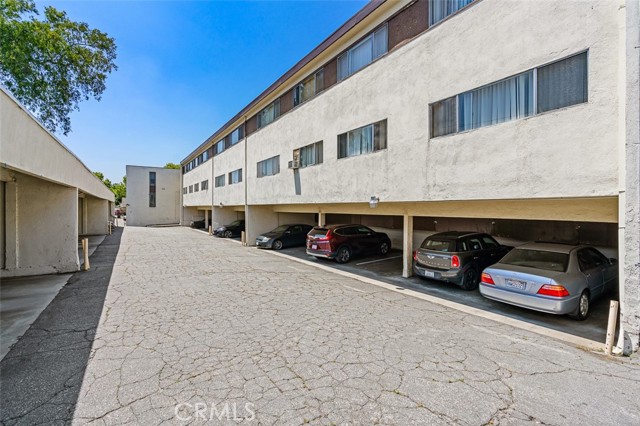 820 N Raymond Avenue, Pasadena CA: https://media.crmls.org/medias/f1decd77-4ec9-4a0f-9247-a7ec98e4a1c9.jpg