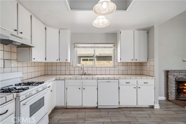 44220 Fig Avenue, Lancaster CA: https://media.crmls.org/medias/f1df6a97-6fbb-45d1-ae14-b60ae3dff9fa.jpg