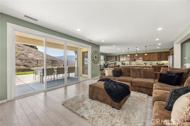 11362 Hutton Road, Corona CA: https://media.crmls.org/medias/f1dfcfb5-d3be-4eee-998f-0239ec06ecb6.jpg