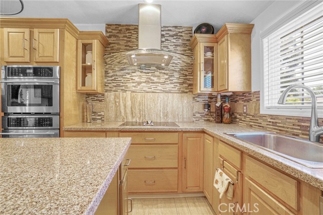 Detail Gallery Image 24 of 59 For 19120 Hartland St, Reseda,  CA 91335 - 5 Beds | 3 Baths