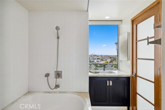Detail Gallery Image 22 of 40 For 611 Lido Park Dr 5a,  Newport Beach,  CA 92663 - 2 Beds | 2 Baths